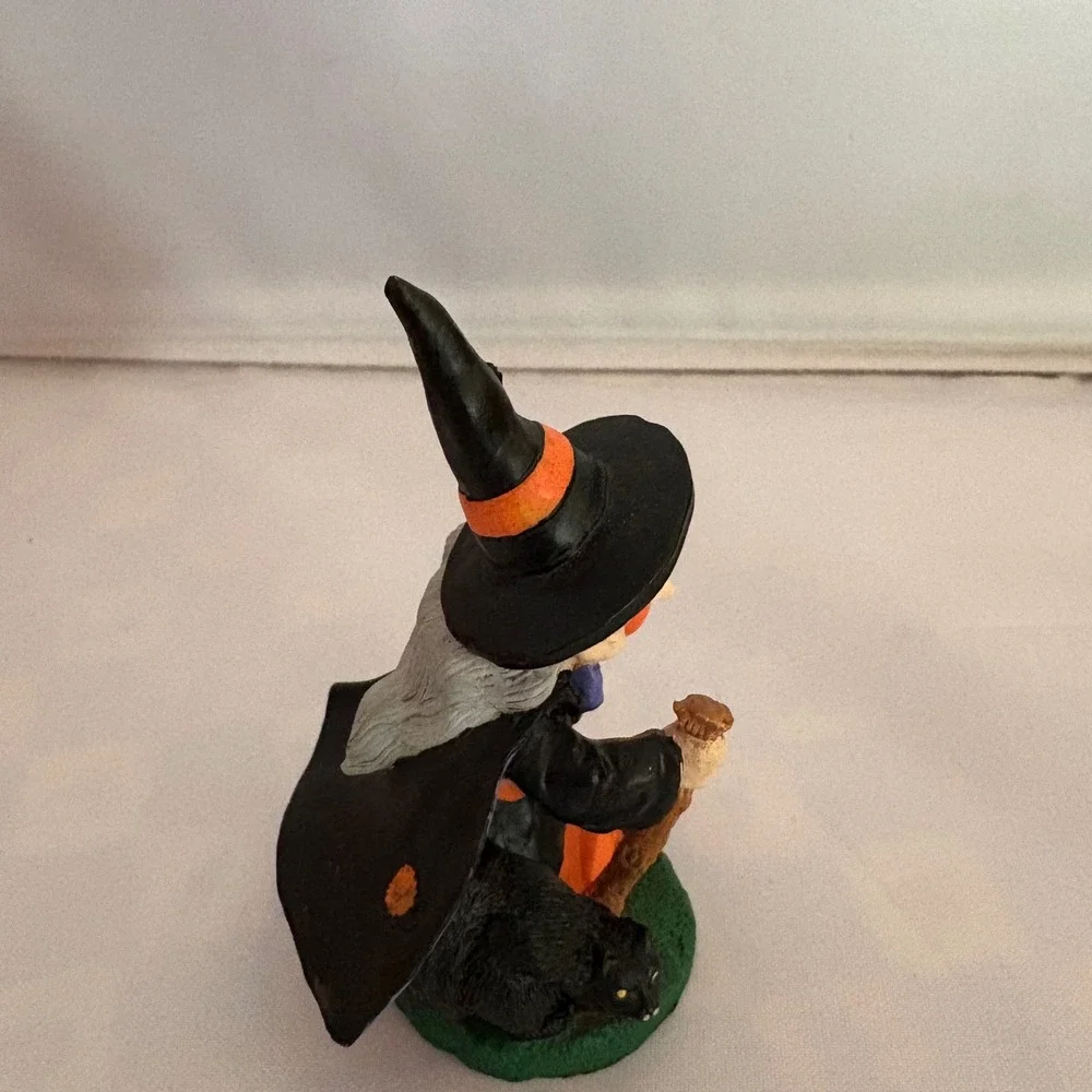 Vintage Midwest Importers Halloween Witch Holding Pumpkin Figurine Decoration 3